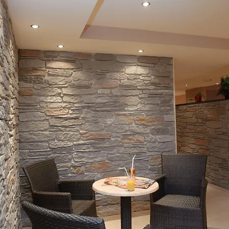 Ξενοδοχείο Stadthotel Stern 4*