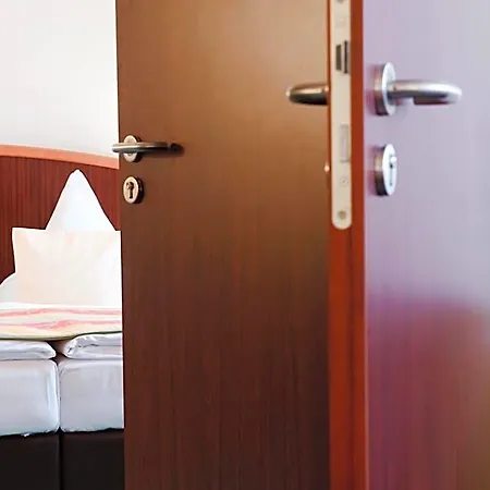 Ξενοδοχείο Stadthotel Stern 4*